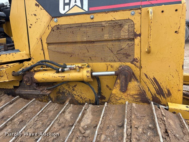 image for item OK9536 2004 Caterpillar D5G LGP dozer