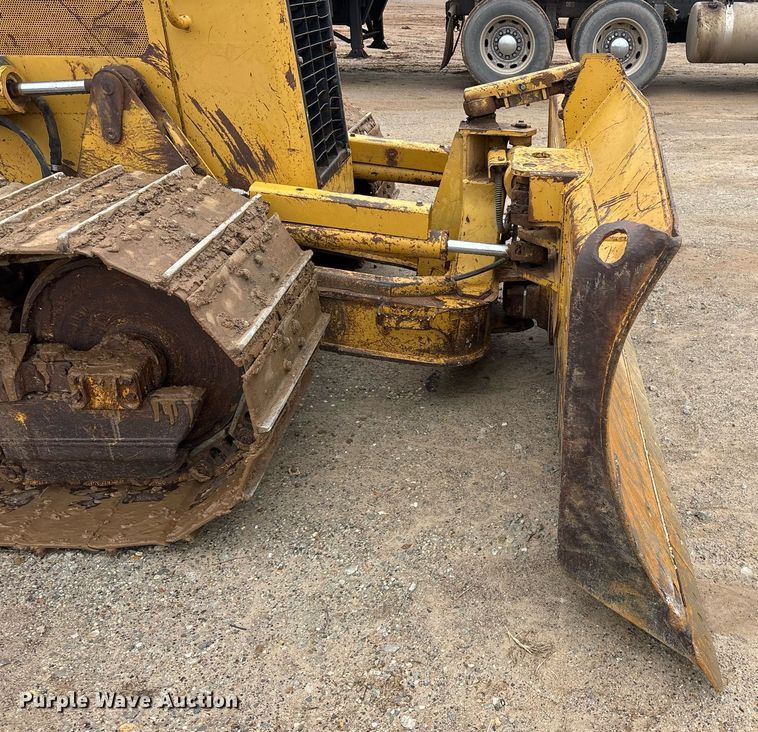 image for item OK9536 2004 Caterpillar D5G LGP dozer