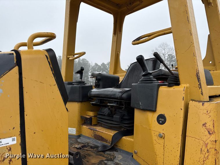 image for item OK9536 2004 Caterpillar D5G LGP dozer