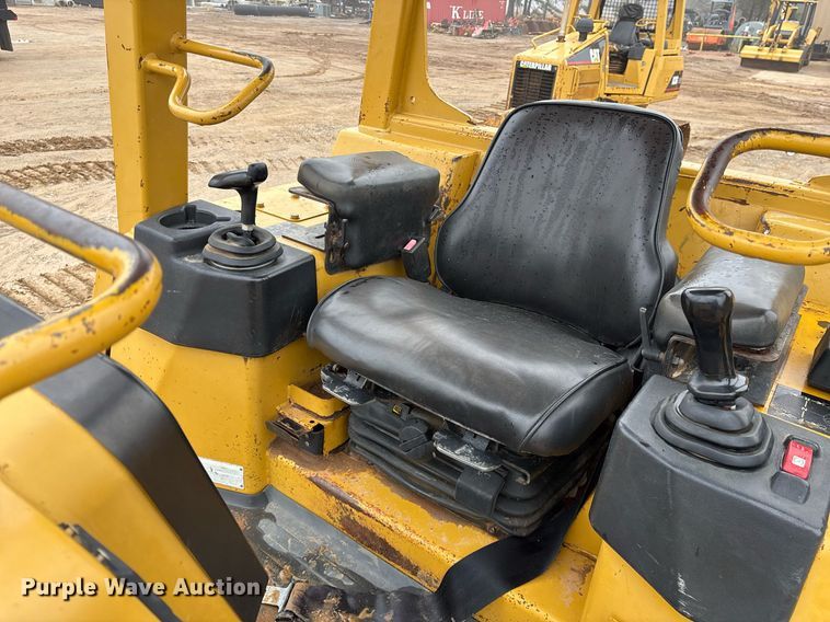 image for item OK9536 2004 Caterpillar D5G LGP dozer