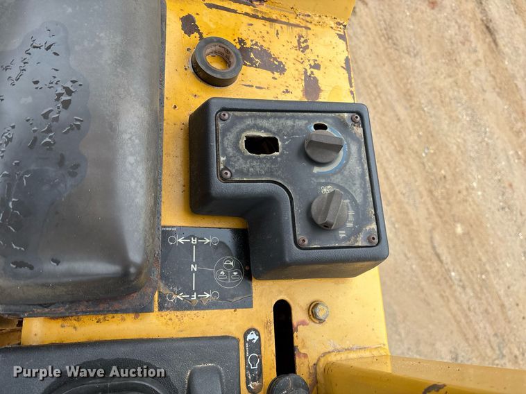 image for item OK9536 2004 Caterpillar D5G LGP dozer