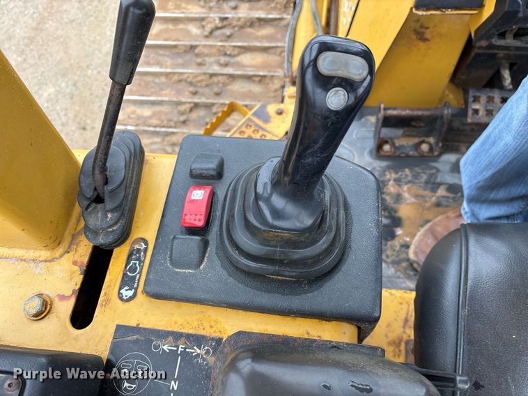 image for item OK9536 2004 Caterpillar D5G LGP dozer