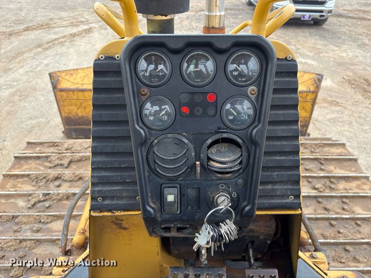 image for item OK9536 2004 Caterpillar D5G LGP dozer