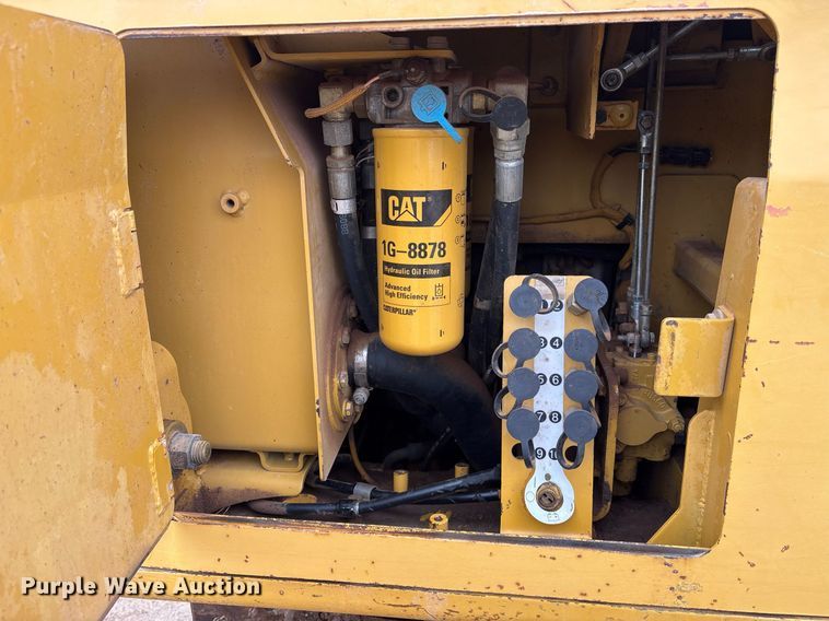 image for item OK9536 2004 Caterpillar D5G LGP dozer