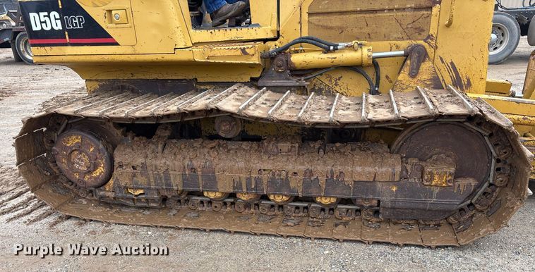image for item OK9536 2004 Caterpillar D5G LGP dozer