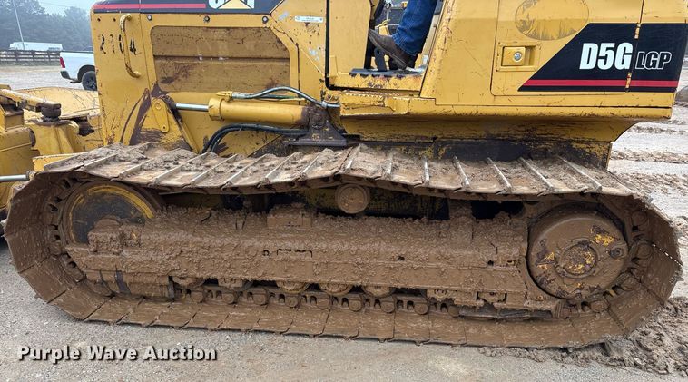 image for item OK9536 2004 Caterpillar D5G LGP dozer