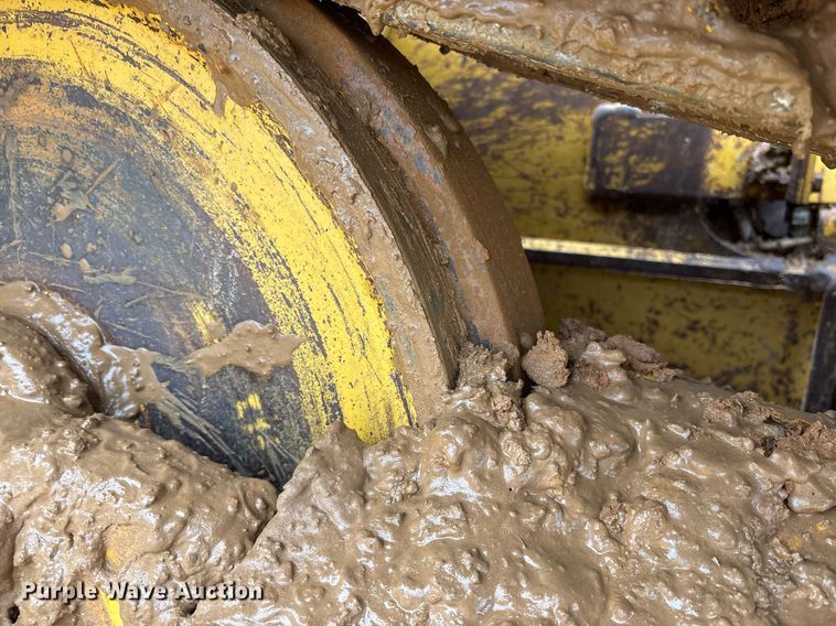 image for item OK9536 2004 Caterpillar D5G LGP dozer