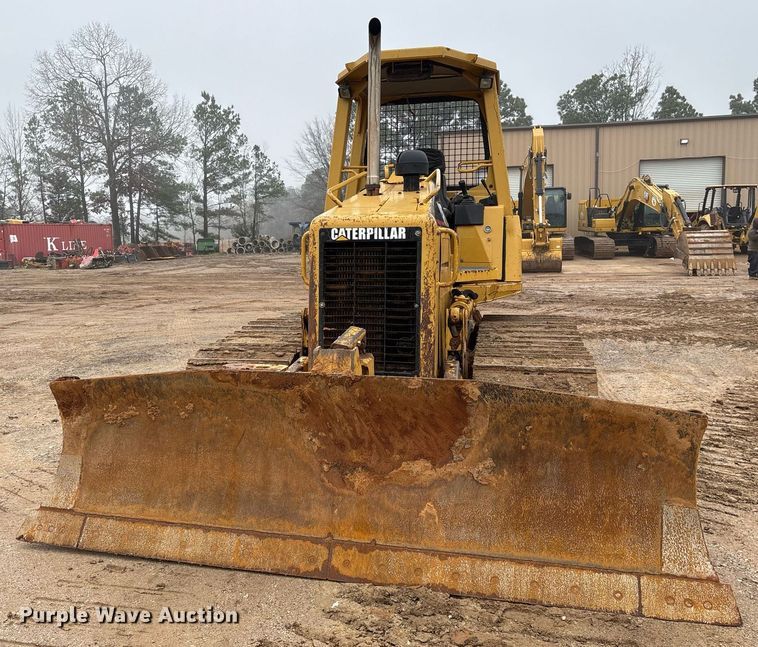 image for item OK9537 2004 Caterpillar D3G LGP dozer