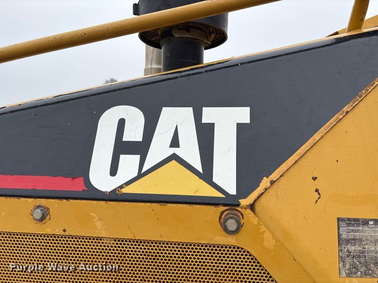 image for item OK9537 2004 Caterpillar D3G LGP dozer