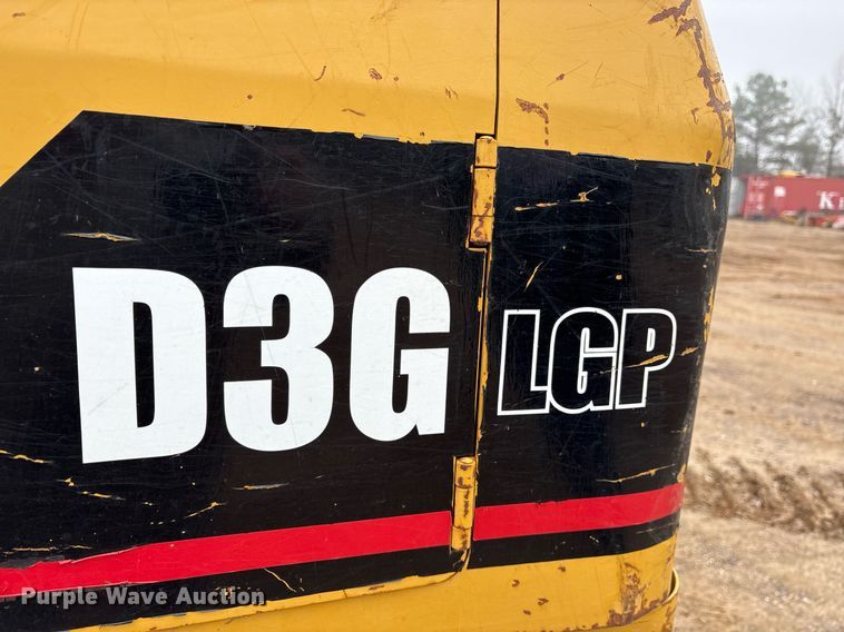image for item OK9537 2004 Caterpillar D3G LGP dozer