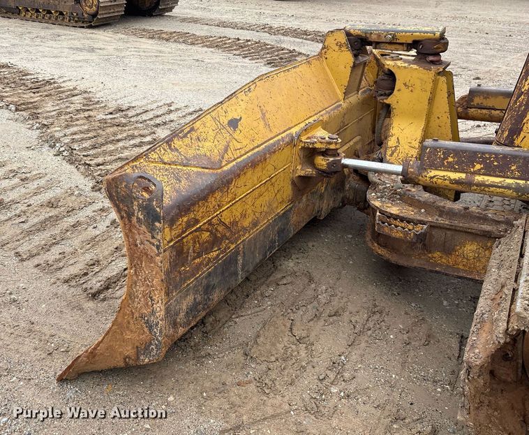 image for item OK9537 2004 Caterpillar D3G LGP dozer