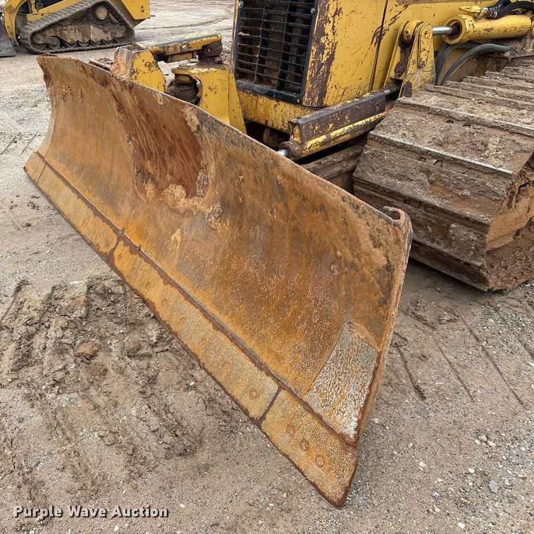 image for item OK9537 2004 Caterpillar D3G LGP dozer