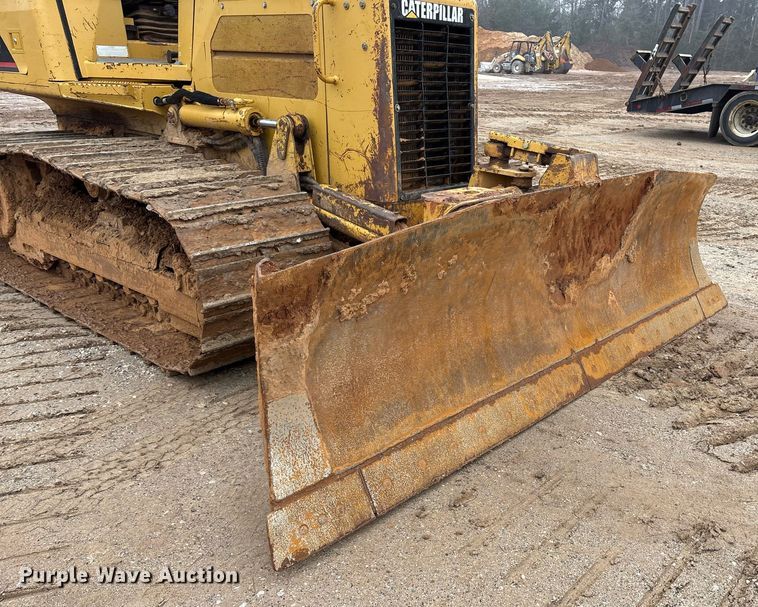 image for item OK9537 2004 Caterpillar D3G LGP dozer