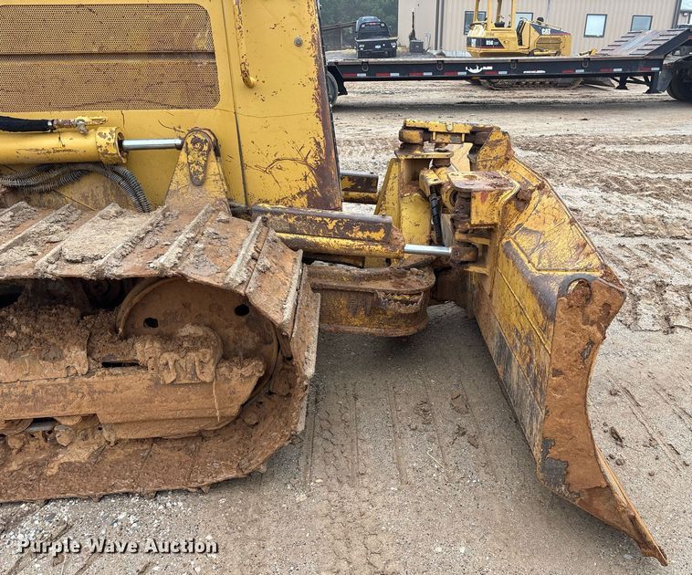 image for item OK9537 2004 Caterpillar D3G LGP dozer