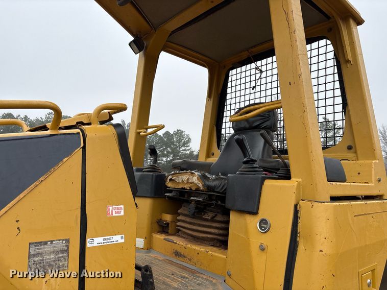 image for item OK9537 2004 Caterpillar D3G LGP dozer