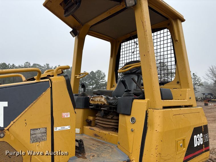 image for item OK9537 2004 Caterpillar D3G LGP dozer