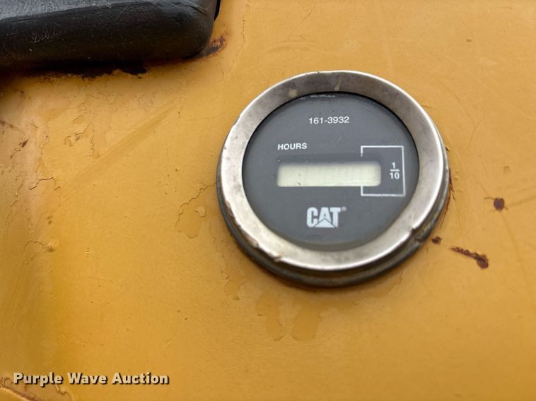 image for item OK9537 2004 Caterpillar D3G LGP dozer