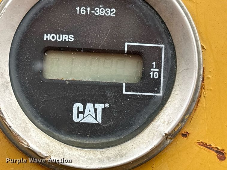 image for item OK9537 2004 Caterpillar D3G LGP dozer