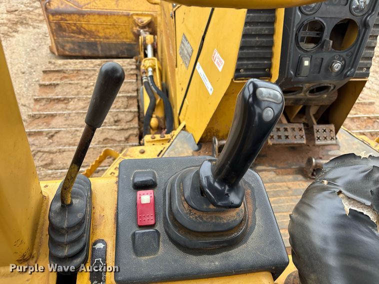 image for item OK9537 2004 Caterpillar D3G LGP dozer