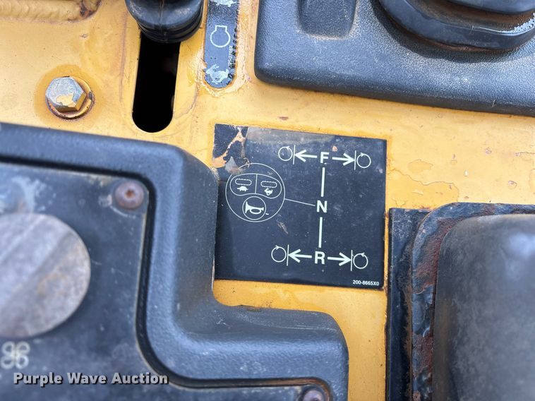 image for item OK9537 2004 Caterpillar D3G LGP dozer