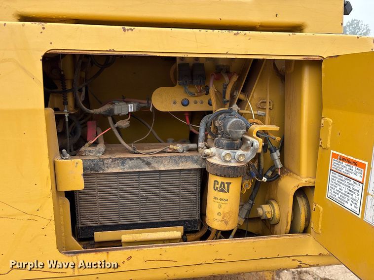 image for item OK9537 2004 Caterpillar D3G LGP dozer