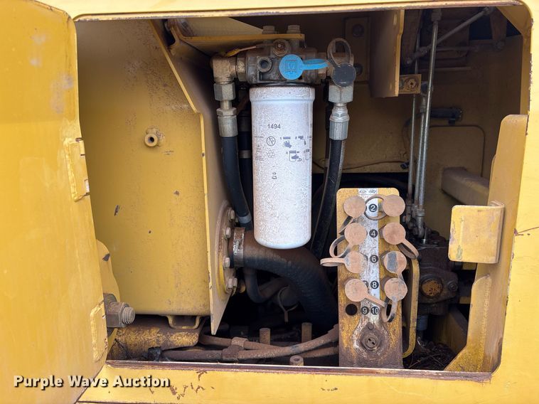 image for item OK9537 2004 Caterpillar D3G LGP dozer