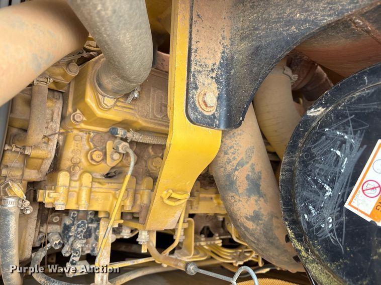 image for item OK9537 2004 Caterpillar D3G LGP dozer