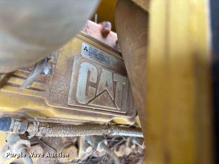 image for item OK9537 2004 Caterpillar D3G LGP dozer