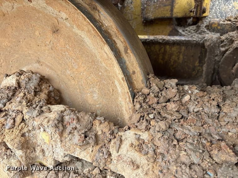 image for item OK9537 2004 Caterpillar D3G LGP dozer