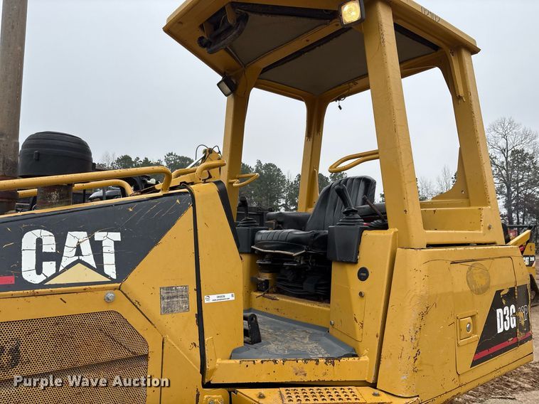 image for item OK9538 2005 Caterpillar D3G LGP dozer