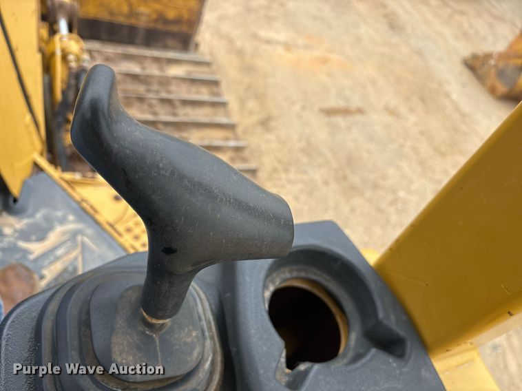 image for item OK9538 2005 Caterpillar D3G LGP dozer