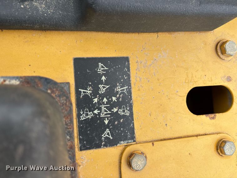 image for item OK9538 2005 Caterpillar D3G LGP dozer