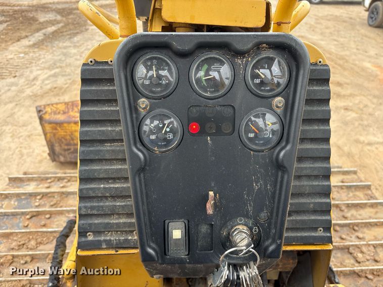 image for item OK9538 2005 Caterpillar D3G LGP dozer