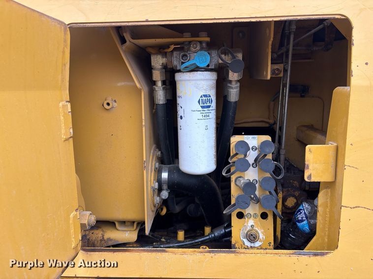 image for item OK9538 2005 Caterpillar D3G LGP dozer