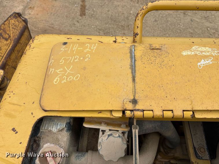 image for item OK9538 2005 Caterpillar D3G LGP dozer