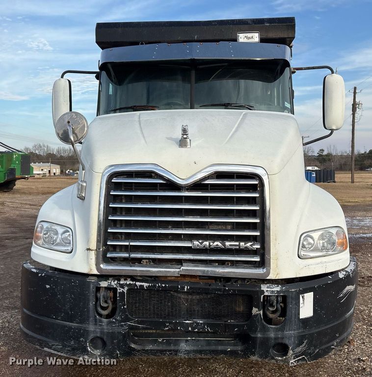 image for item OK9546 2010 Mack Pinnacle dump truck