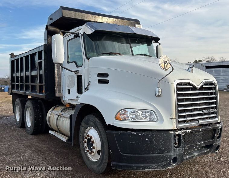 image for item OK9546 2010 Mack Pinnacle dump truck