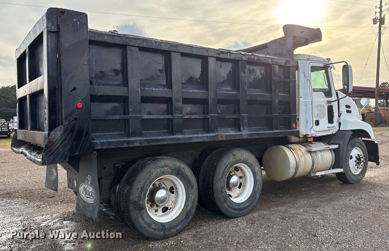 image for item OK9546 2010 Mack Pinnacle dump truck