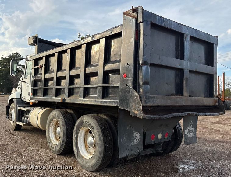 image for item OK9546 2010 Mack Pinnacle dump truck