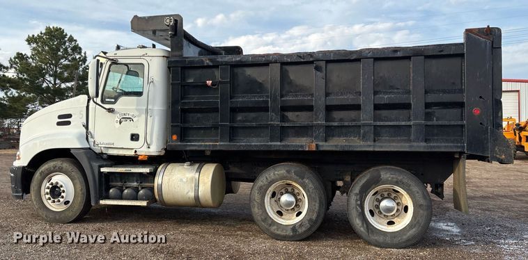 image for item OK9546 2010 Mack Pinnacle dump truck
