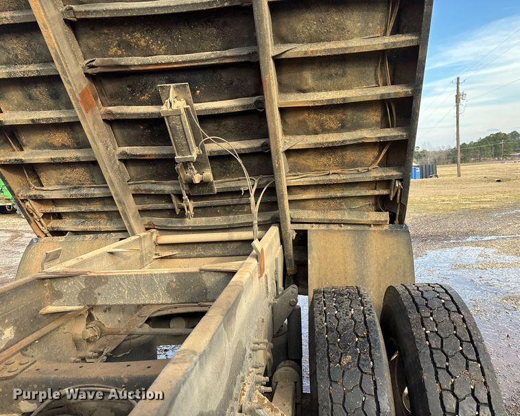 image for item OK9546 2010 Mack Pinnacle dump truck