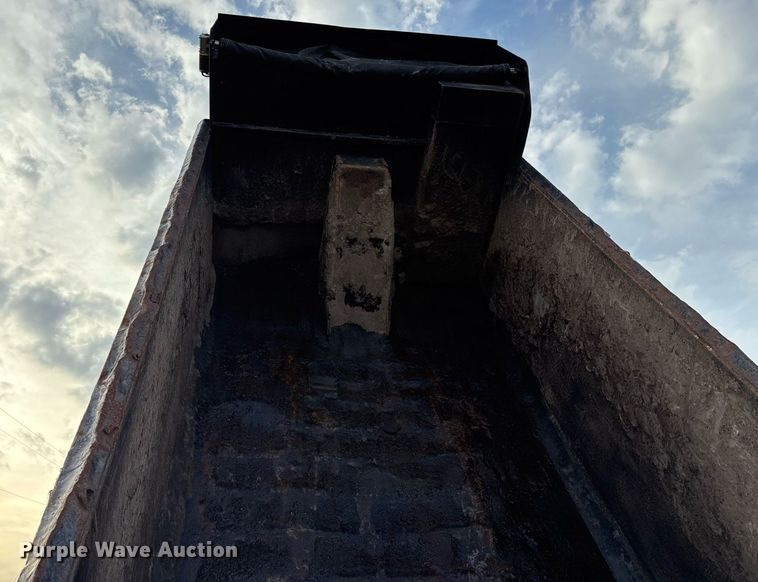 image for item OK9546 2010 Mack Pinnacle dump truck