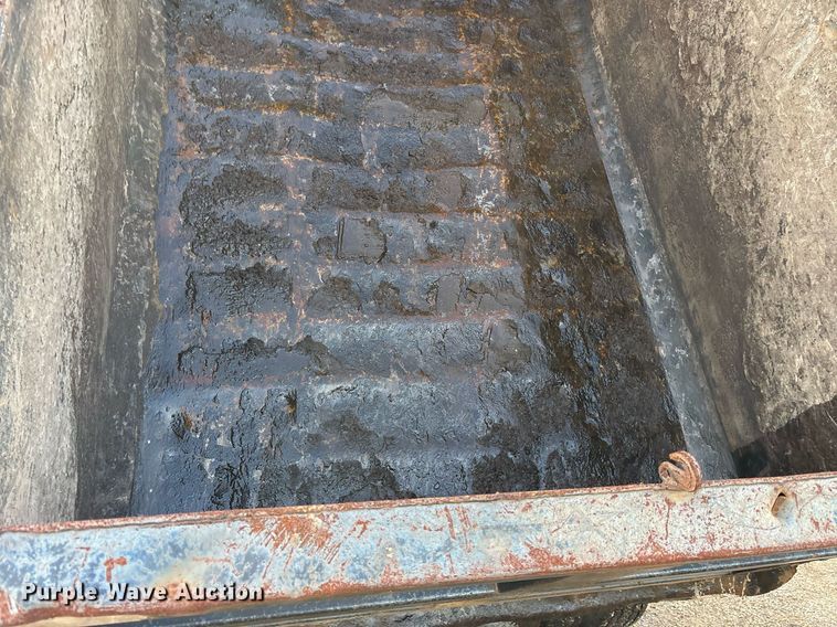 image for item OK9546 2010 Mack Pinnacle dump truck