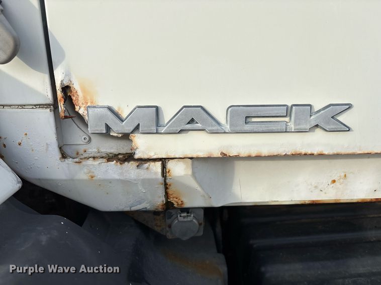 image for item OK9546 2010 Mack Pinnacle dump truck