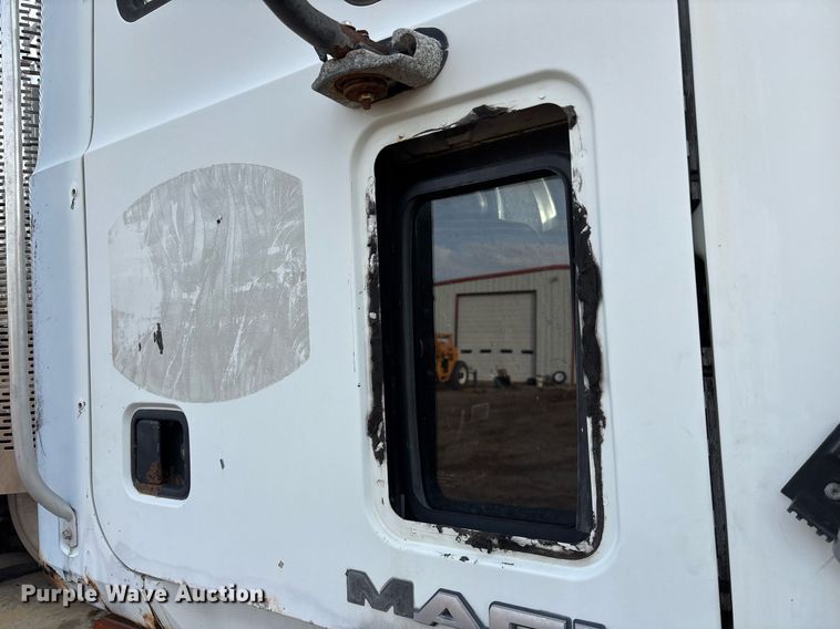 image for item OK9546 2010 Mack Pinnacle dump truck