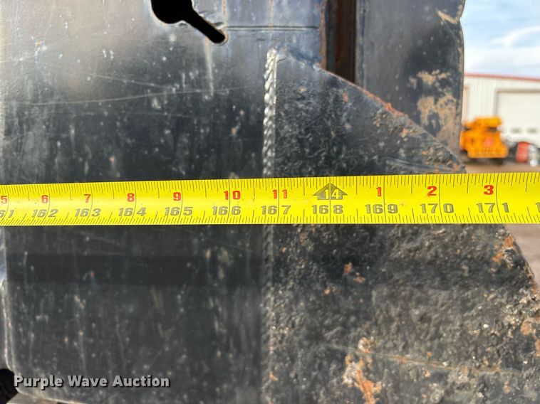 image for item OK9546 2010 Mack Pinnacle dump truck