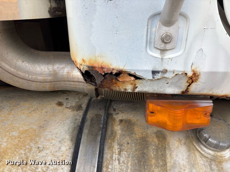 image for item OK9546 2010 Mack Pinnacle dump truck