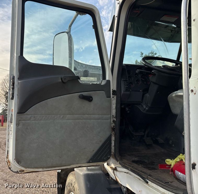 image for item OK9546 2010 Mack Pinnacle dump truck