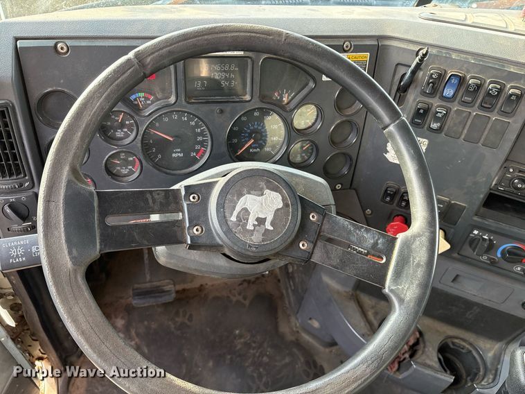 image for item OK9546 2010 Mack Pinnacle dump truck