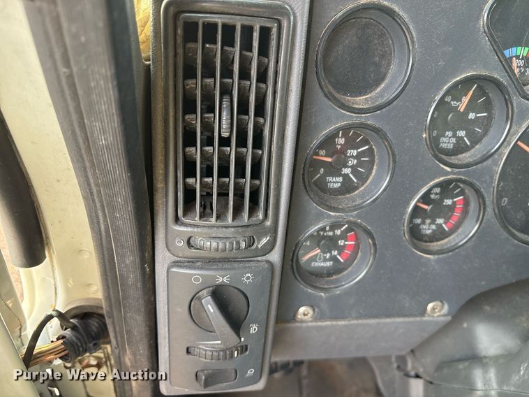 image for item OK9546 2010 Mack Pinnacle dump truck